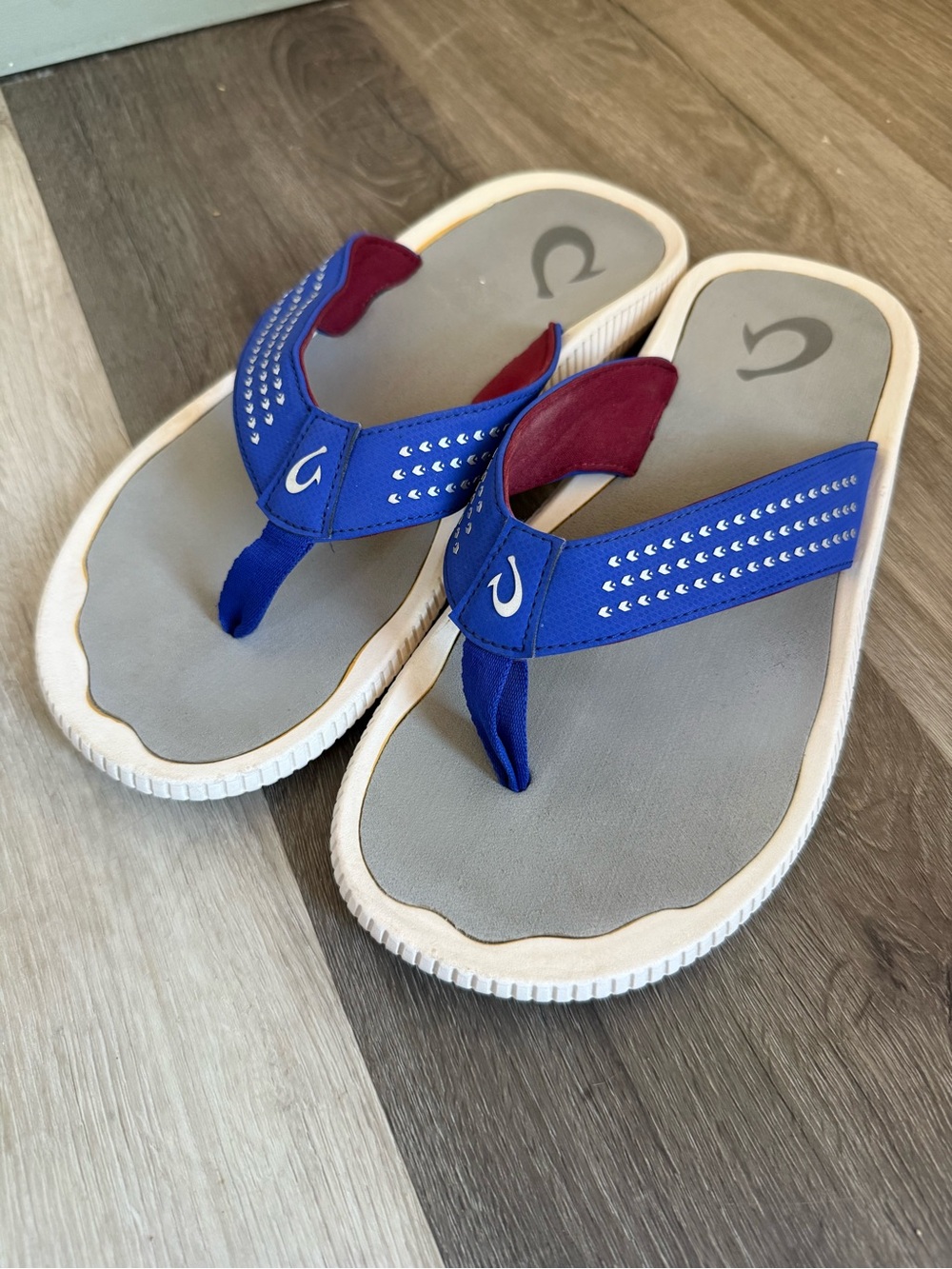 OluKai Ulele Men's Thong Beach Sandals (sz 10)